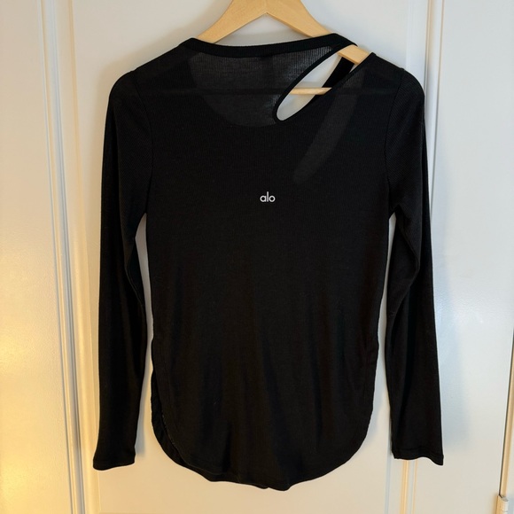 Ribbed Peak Long Sleeve Top XS – Relaxed Fit 🖤 - Picture 5 of 7